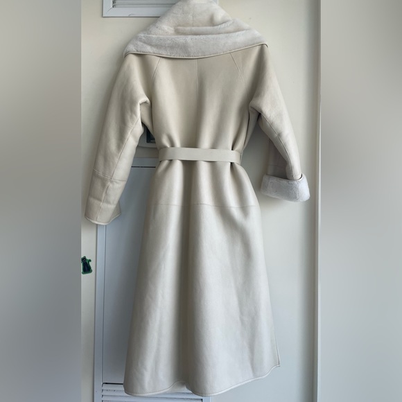 MM reversible shearling coat. - Picture 12 of 15